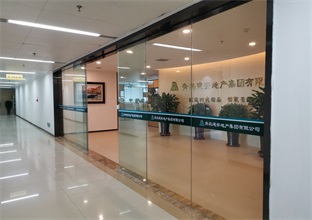 采購青島防火玻璃隔斷應(yīng)該如何選擇核心材料與性能